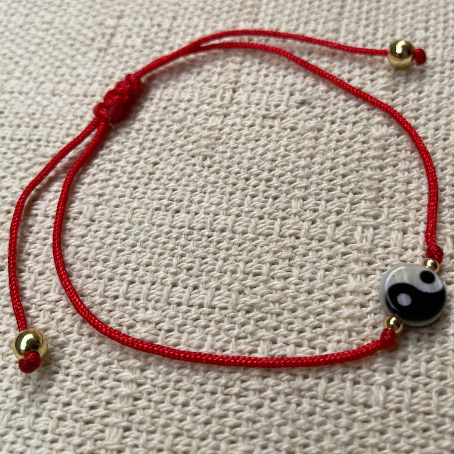 Lucky Bracelet/Pulsera de Protección para Bebé o Niña(o)  Rojo y dijes varios