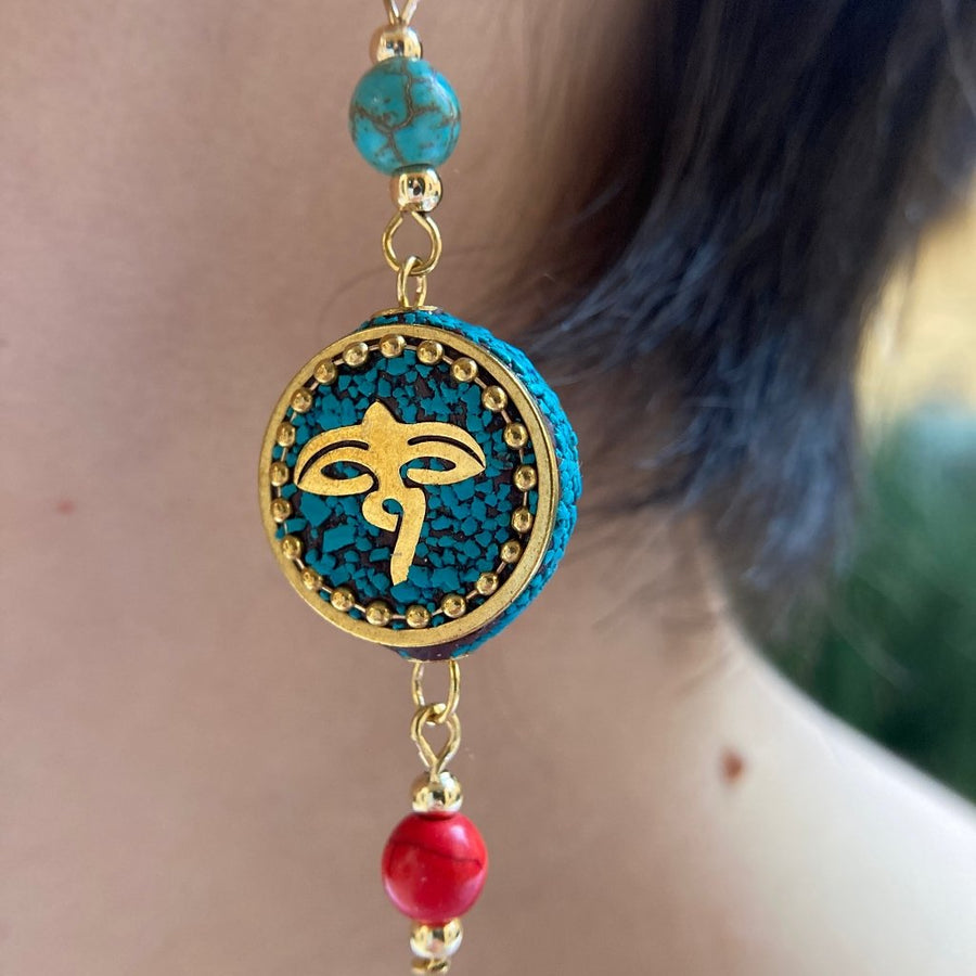 Aretes estilo tibetano con dije de tambor con ojos de Buda