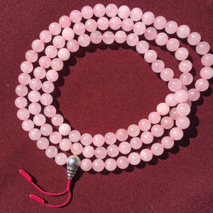 Mala de 108 cuentas de cuarzo rosa de 8 mm y Guru Bead plateada - NALANDA | Tu motor de búsqueda interna