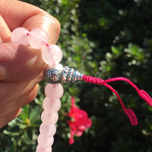 Mala de 108 cuentas de cuarzo rosa de 8 mm y Guru Bead plateada - NALANDA | Tu motor de búsqueda interna