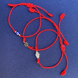 Lucky Bracelet/Pulsera de Protección para Bebé o Niña(o)  Rojo y dijes varios