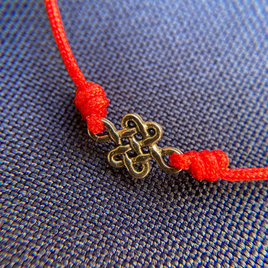 Lucky Bracelet/Pulsera de Protección para Bebé o Niña(o)  Rojo y dijes varios