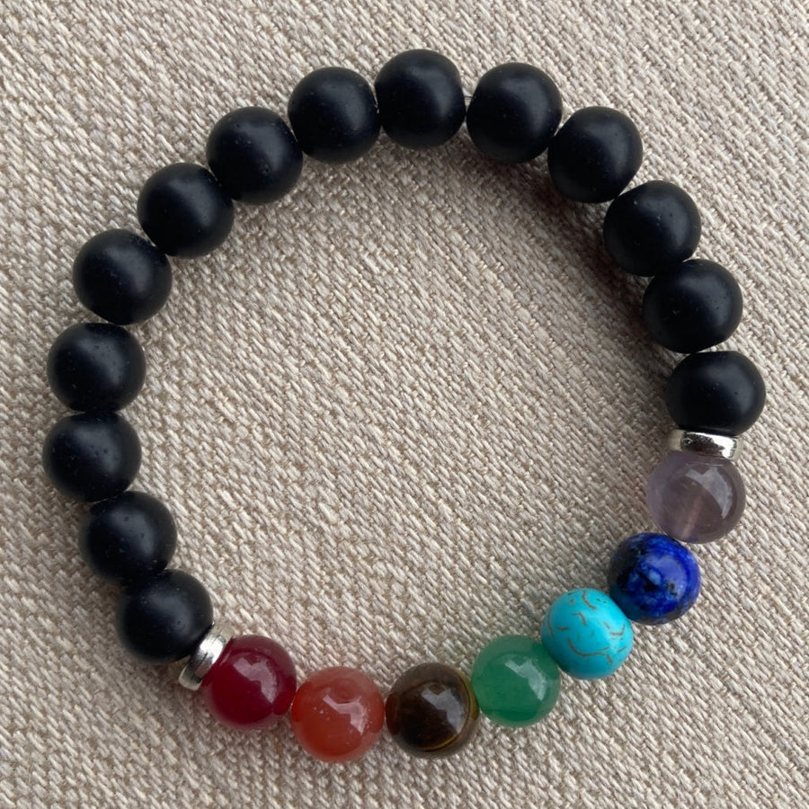 Pulsera De Onix Mate y con cuentas de chakra de 8 mm