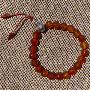 Mala de 21 cuentas de ágata color chedrón de 8 mm y Guru Bead plateado
