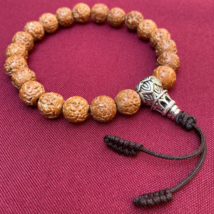 Mala de 21 cuentas de Semilla de Rudraksha de 10 mm con Guru Bead Plateado de Flor de Loto