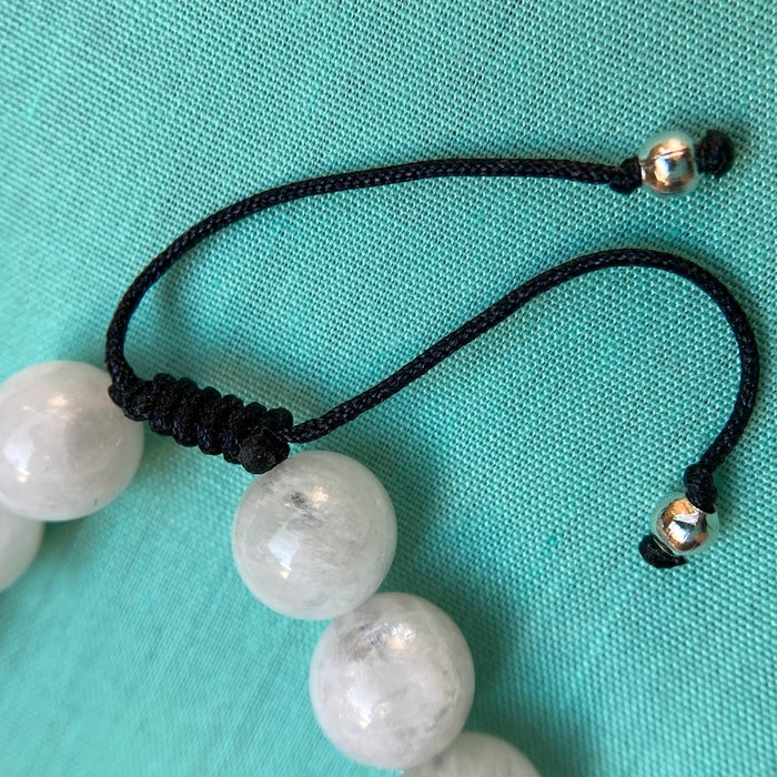 Pulsera de Piedra Luna Con Dije Ajustable
